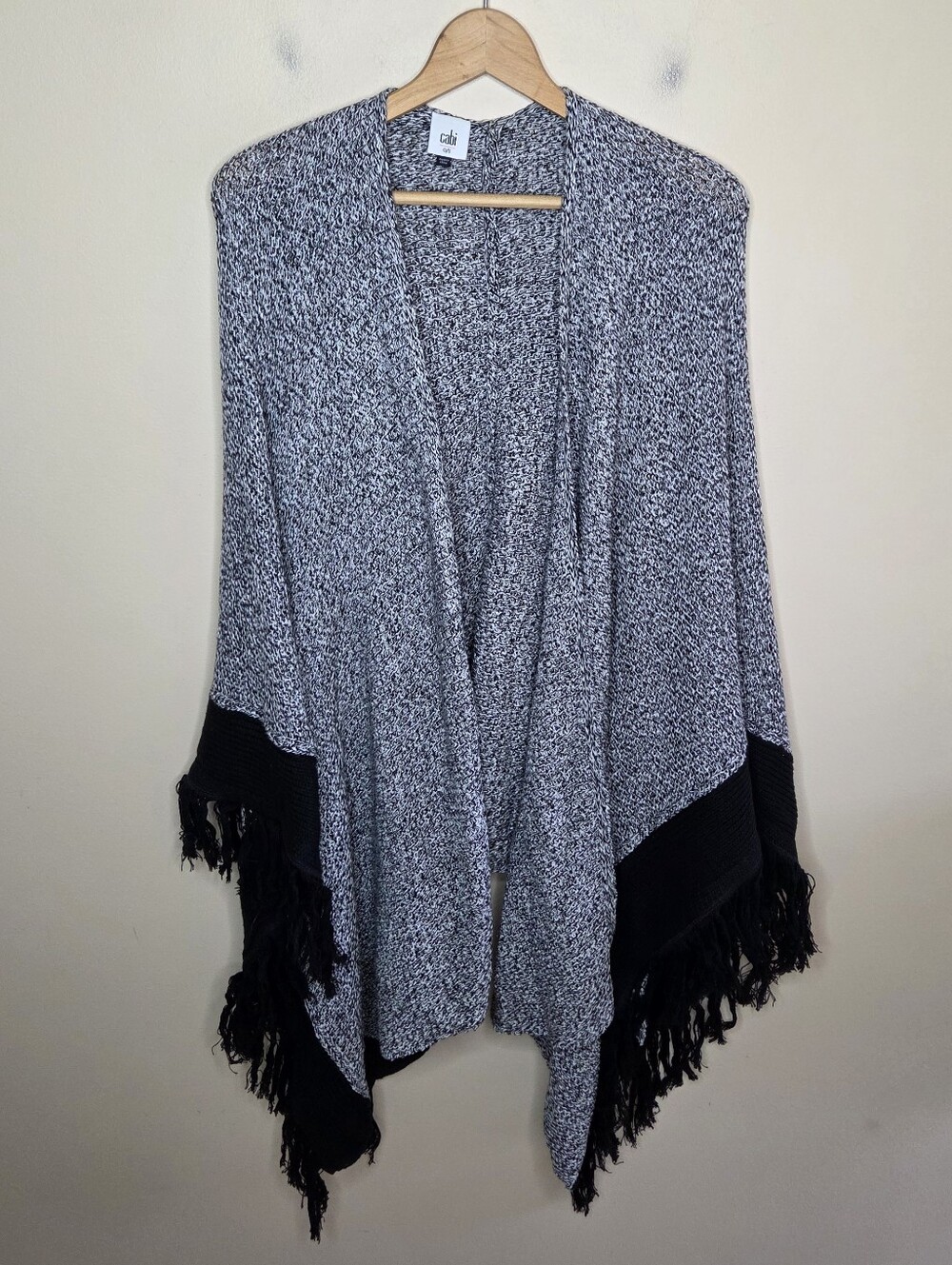 Cabi #3361 Pepper Cape Black & White Knit Wrap Shawl Fringe Edges One Size